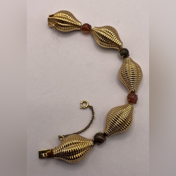 Vintage Gold Tone Puff Textured Shell Design Links with Cabochon Gems Bracelet - Picture 6 of 8